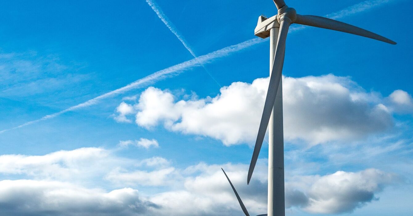vertical-shot-several-white-electric-windmills-hill vertical-shot-several-white-electric-windmills-hill