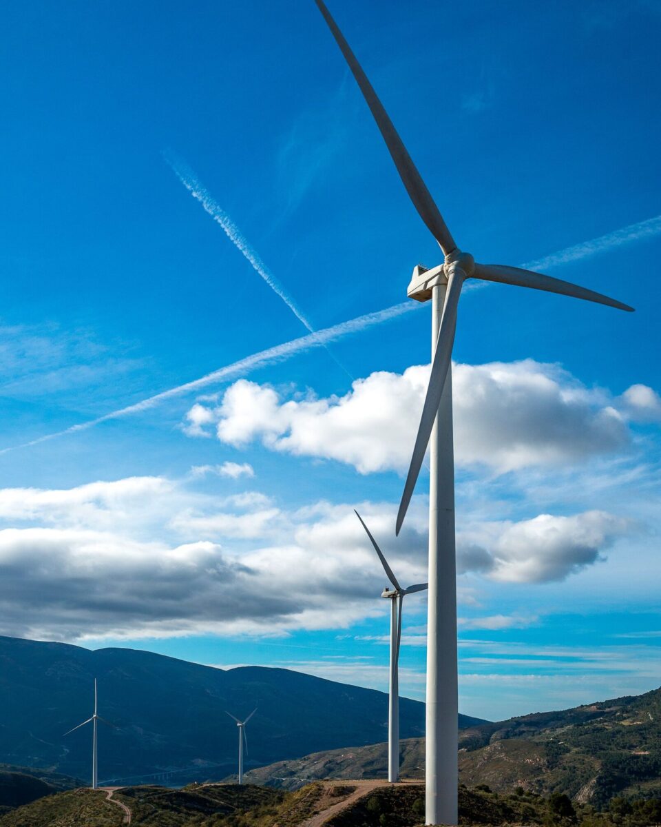 vertical-shot-several-white-electric-windmills-hill vertical-shot-several-white-electric-windmills-hill